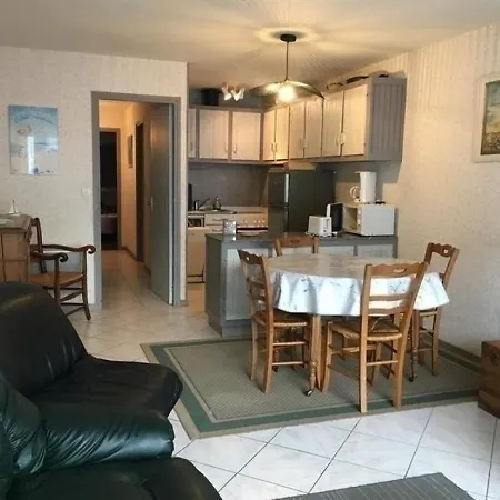 Apartament Mahon Plage : Proche Plage 2 Chambres Avec Balcon.