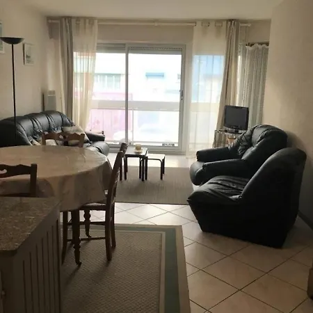 Mahon Plage : Proche Plage 2 Chambres Avec Balcon. *