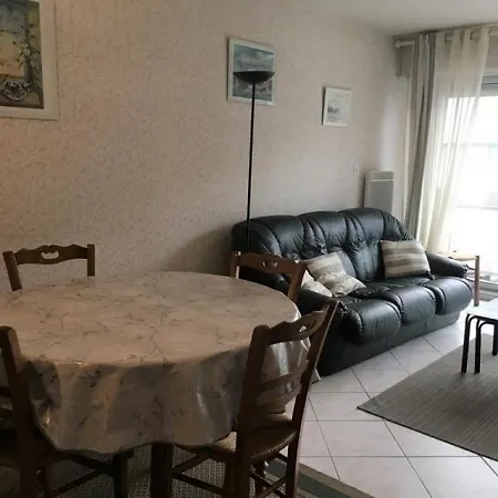 Mahon Plage : Proche Plage 2 Chambres Avec Balcon. Apartament