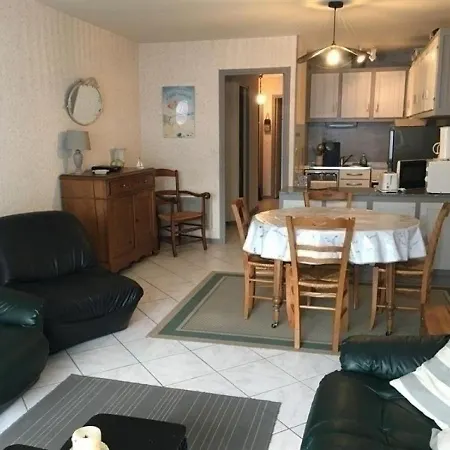 Mahon Plage : Proche Plage 2 Chambres Avec Balcon. Apartament *